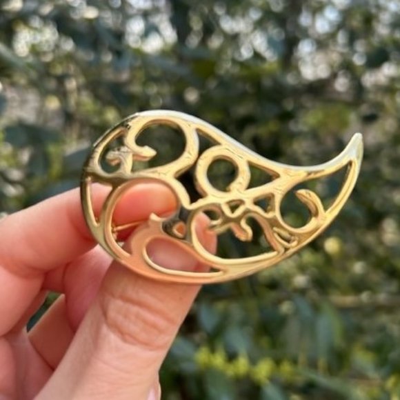 VTG GIVENCHY Gold Paisley Teardrop Open BROOCH - Picture 5 of 9